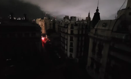 Ola de calor y corte de luz: miles de usuarios de Edenor se vieron afectados por un apagón en la Ciudad de Buenos Aires y el conurbano. Ola de calor y corte de luz: miles de usuarios de Edenor se vieron afectados por un apagón en la Ciudad de Buenos Aires y el conurbano.