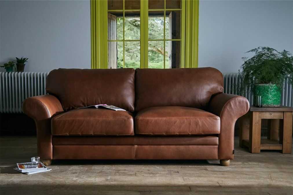 Compró un sofá en oferta y en su interior encontró una reliquia legendaria