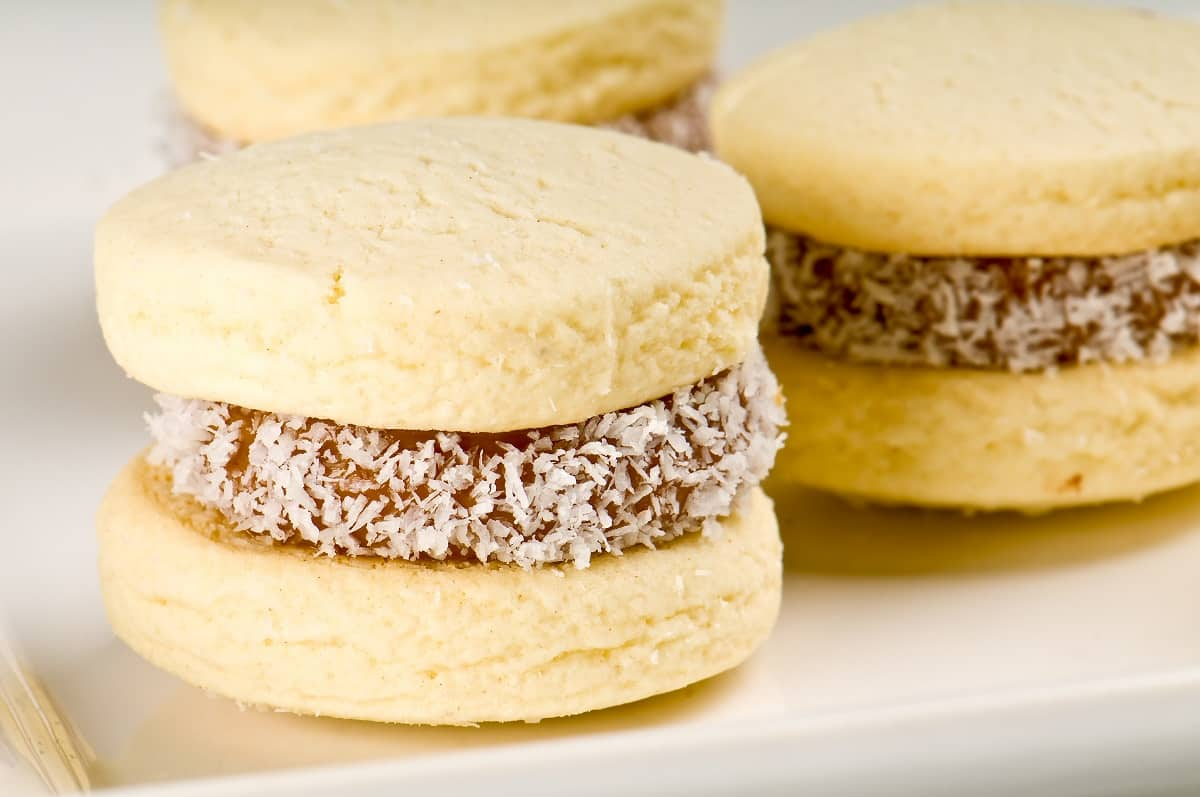 Los alfajores de maicena son ideales para hacer en casa y disfrutar en familia o con amigos. Los alfajores de maicena son ideales para hacer en casa y disfrutar en familia o con amigos.