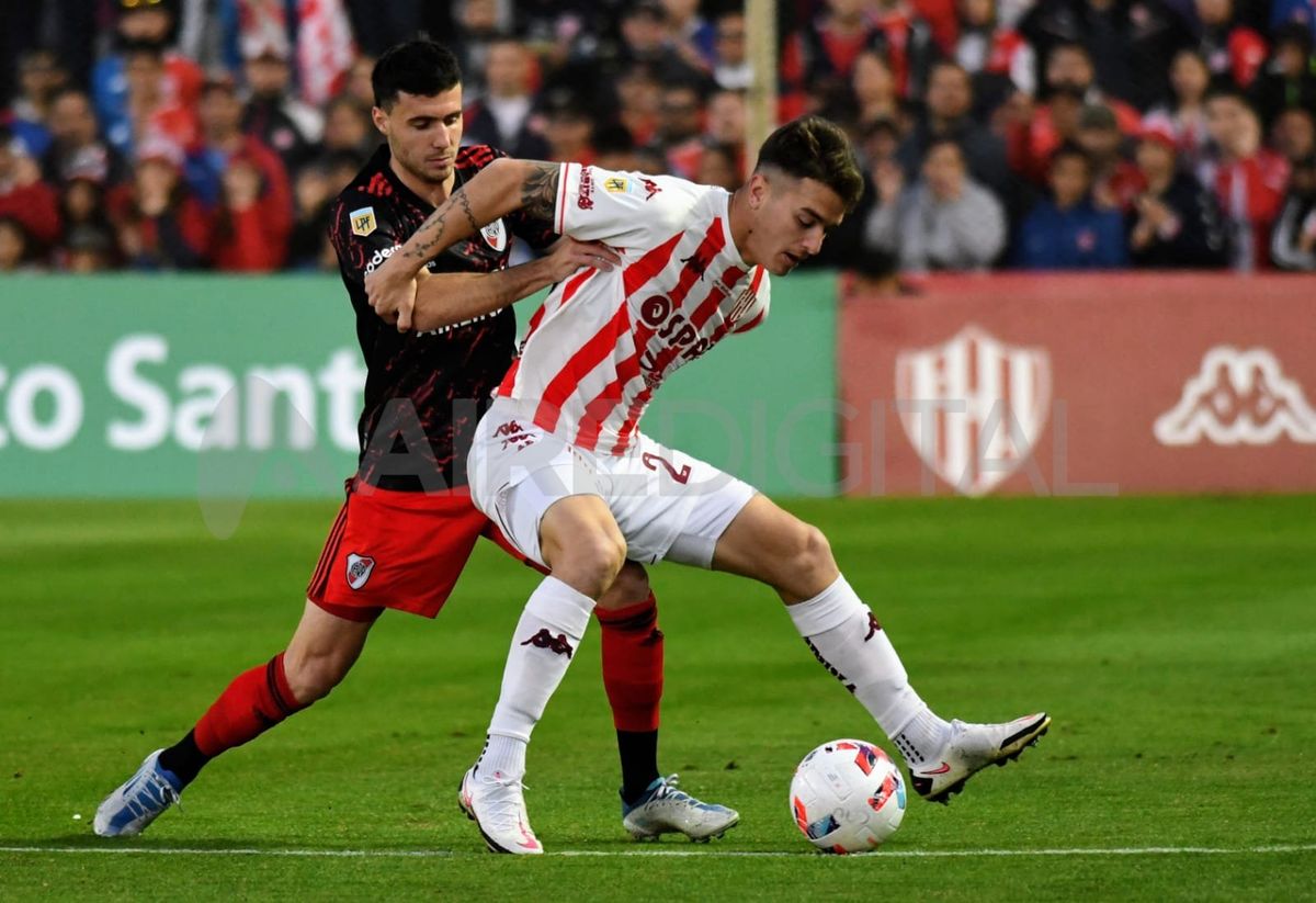 Franco Calderón interesa en Independiente y el jugador, a quien se le vence el contrato con Unión el 31 de diciembre de este año, puede negociar un precontrato a partir de fin de mes con el club de Avellaneda. Franco Calderón interesa en Independiente y el jugador, a quien se le vence el contrato con Unión el 31 de diciembre de este año, puede negociar un precontrato a partir de fin de mes con el club de Avellaneda.