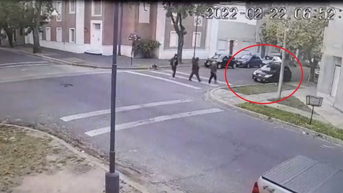 Antes de las 7 del martes, tres hombres sorprendieron a la víctima cuando se encontraba a bordo de un Peugeot 308 negro. 