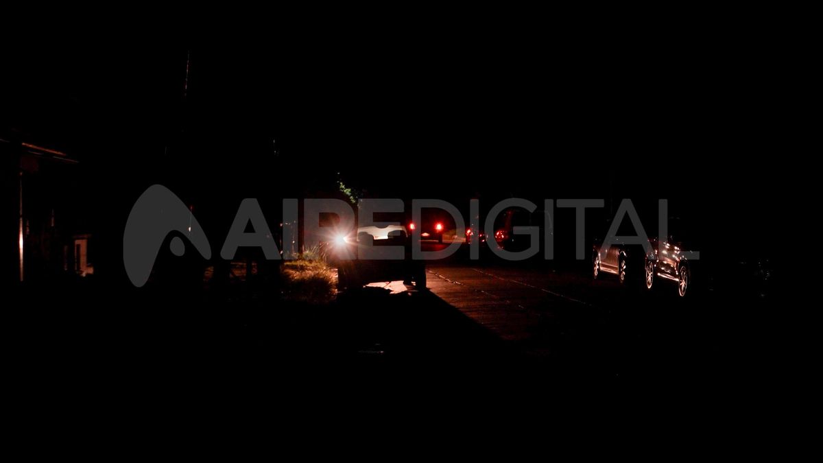 El barrio, de gran crecimiento poblacional en los últimos años, mantiene mucha de sus calles en completa oscuridad, generando temor e inseguridad en los vecinos. El barrio, de gran crecimiento poblacional en los últimos años, mantiene mucha de sus calles en completa oscuridad, generando temor e inseguridad en los vecinos.