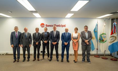 De izquierda a derecha: José Barraza, Fabio Reche, Miguel Malatesta, Rubén Marasca, Sebastián Eskenazi, Claudio Forneris, Emilse Moschen Sebastián Chale. De izquierda a derecha: José Barraza, Fabio Reche, Miguel Malatesta, Rubén Marasca, Sebastián Eskenazi, Claudio Forneris, Emilse Moschen Sebastián Chale.