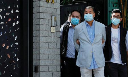 El momento de la detención del magnate de medios Jimmy Lai en Hong Kong. El momento de la detención del magnate de medios Jimmy Lai en Hong Kong.